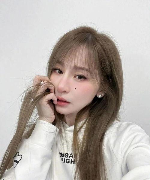 娱乐吃瓜王心凌是谁,她是如何成为娱乐圈焦点人物的？